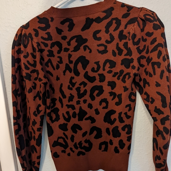 Like new cheetah print sweater - Picture 3 of 3